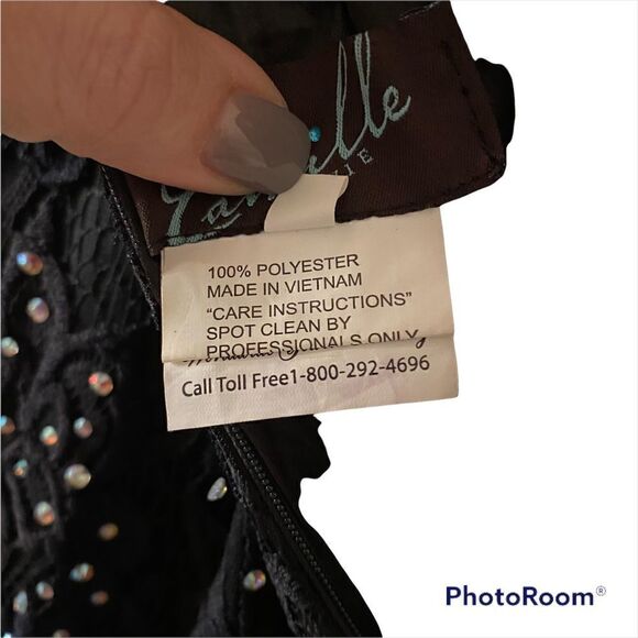 Camille La Vie Black Lace Full Length Formal Prom Dress Size 0 - Picture 10 of 11